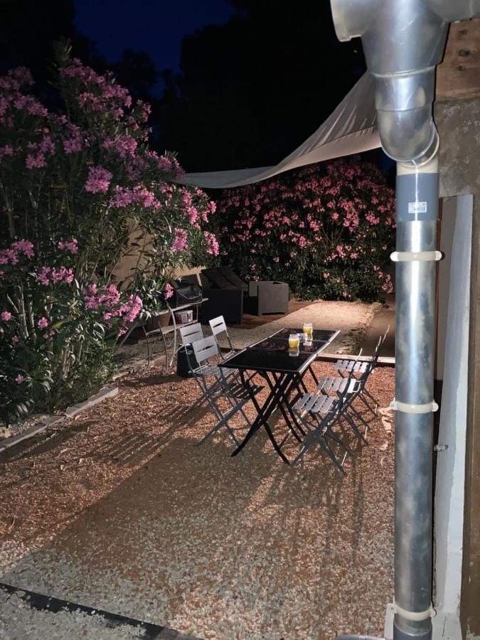 Villa Au Coeur De La Pinede De 1 A 4 Personnes Langlade Exterior foto